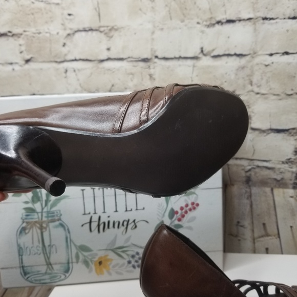 Steve Madden Leather Donatella Heels - Picture 7 of 8